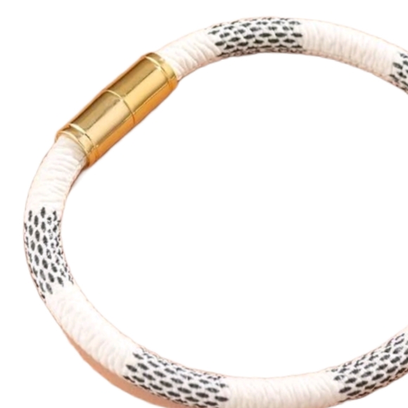 White and Gray Checked Leather Bracelet - Picture 2 of 2